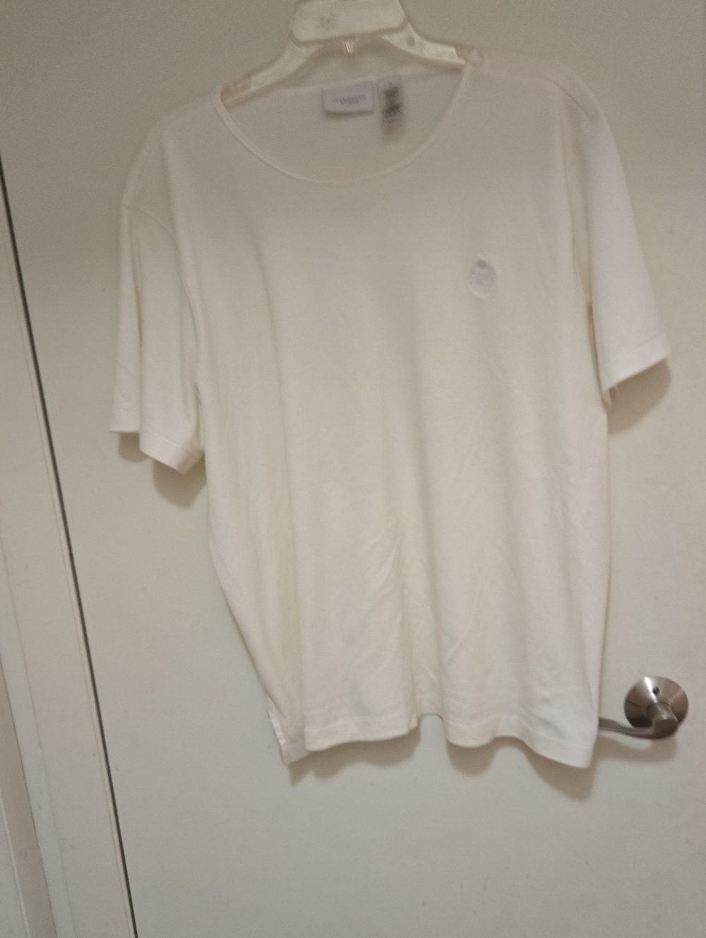 Liz Claiborne Cream Short Sleeve Crewneck Tee